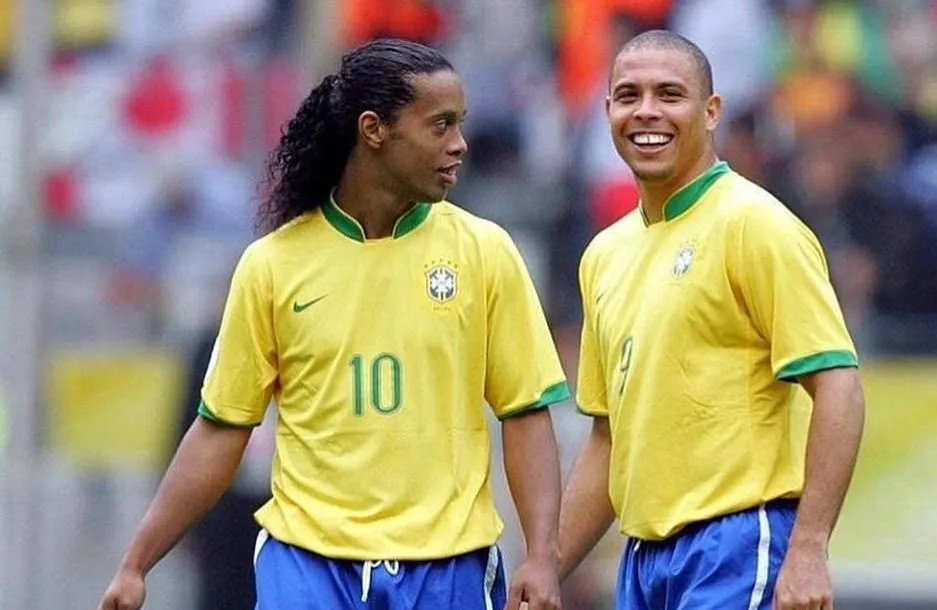 Người ngoài hành tinh Ronaldo và Ronaldinho vô địch thế giới 2002. Ảnh: GETTY. ronaldo-ronaldinho.jpg