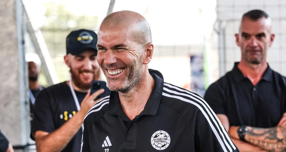 Huyền thoại người Pháp vẫn chưa có công việc nào mới sau khi chia tay Real Madrid. Ảnh: GETTY. Zidane-Man-United.jpg