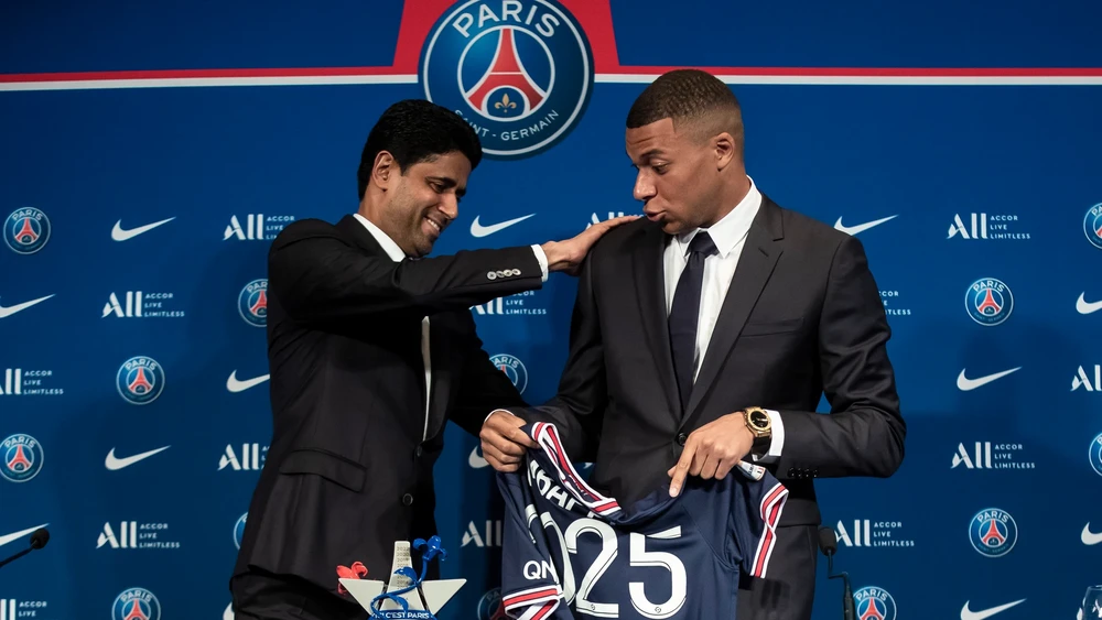 Mbappe được cho là đồng ý gia hạn thêm một năm hợp đồng nữa với PSG để không phải là cầu thủ tự do với mức chuyển nhượng 0 đồng vào mùa hè năm sau. Ảnh: GETTY. PSG-mbappe.png