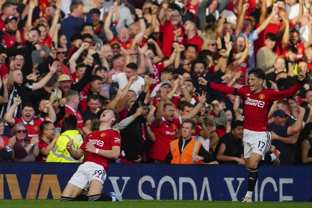 Scott McTominay là cứu tinh của Manchester United trong chiến thắng hú hồn. Ảnh: GETTY. Man-united-win.jpg