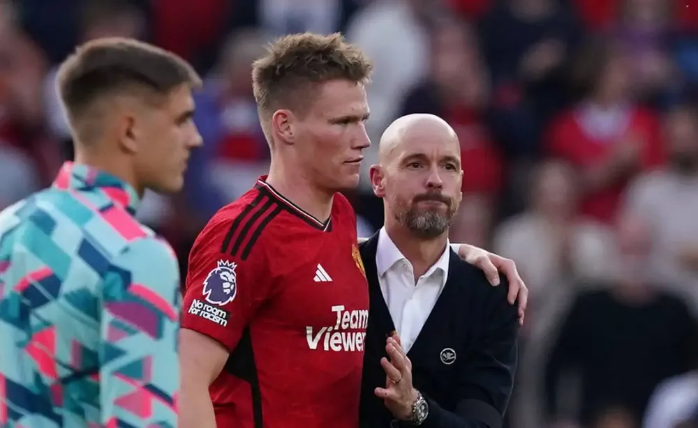 Siêu dự bị McTominay đã lập cú đúp vào lưới Brentford ở những phút bù giờ giúp cho ông thầy người Hà Lan giữ ghế tại Old Trafford. Ảnh: GETTY. ten-hag-mu-1.png