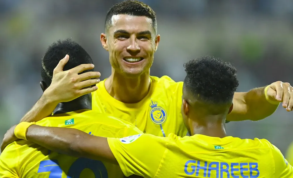 Cầu thủ năm lần giành Quả bóng vàng dự tính sẽ treo giày khi anh 42 tuổi trong màu áo CLB Al Nassr. Ảnh: GETTY. Al-Nassr-ronaldo.png