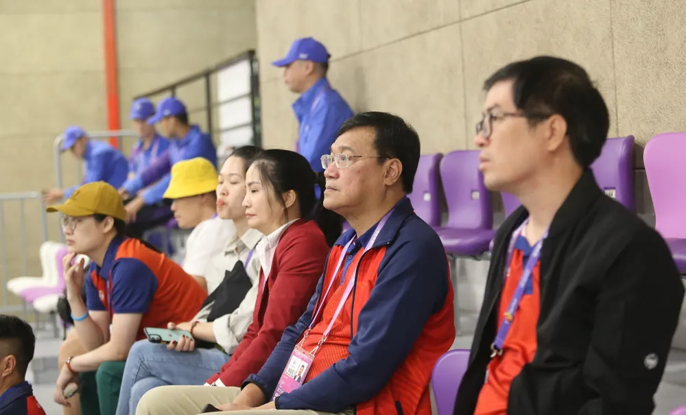 Ông Đặng Hà Việt cùng các lãnh đạo ngành TTVN quan tâm sát sao đến VĐV ở những cuộc thi đấu tại Asian Games 19. Ảnh: HA. ttvn-asiad-2.jpg