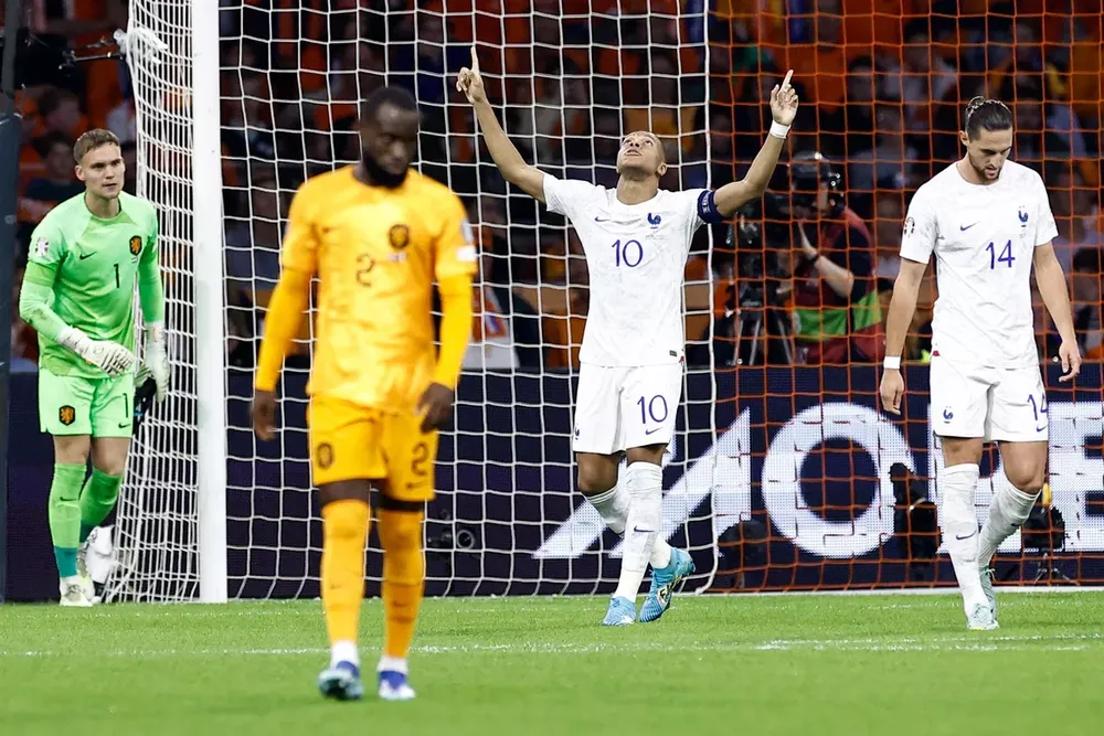 Mbappe ăn mừng bàn mở điểm vào lưới Hà Lan rạng sáng 14-10. Ảnh: GETTY. mbappe-france.png