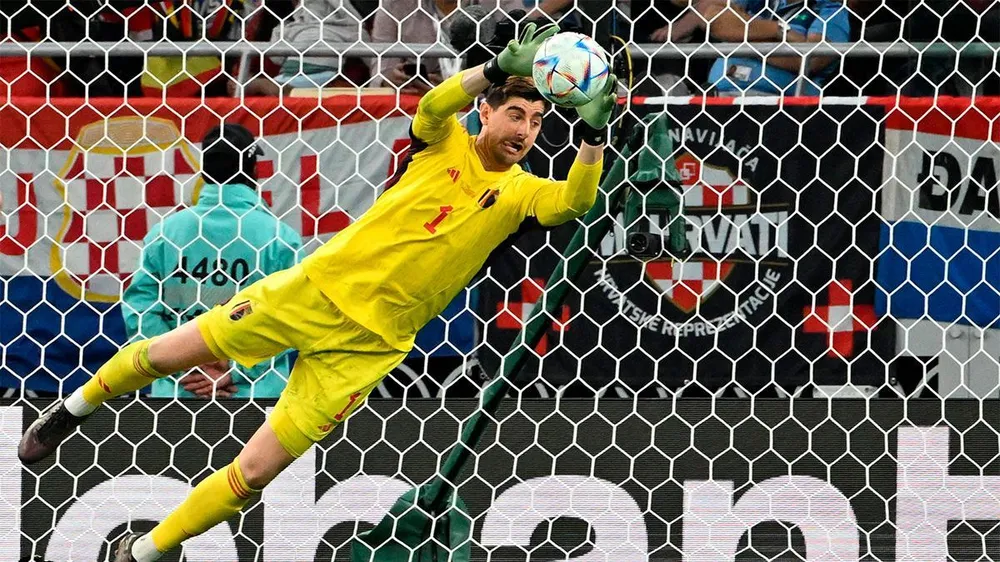 Thủ môn Courtois sớm chia tay đội tuyển quốc gia Bỉ ở tuổi 31. Ảnh: GETTY. Courtois-lukaku-1.jpg