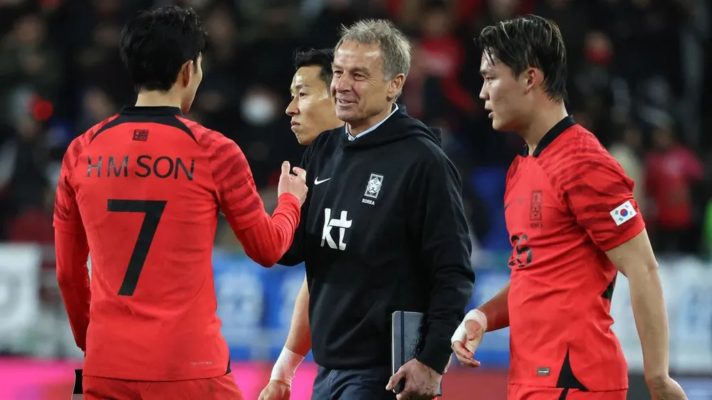 Đội tuyển Hàn Quốc muốn có một chiến thắng tiếp theo để chuẩn bị cho vòng loại World Cup 2026 và Asian Cup 2024. Ảnh: AN. klinsmann-lee.jpg