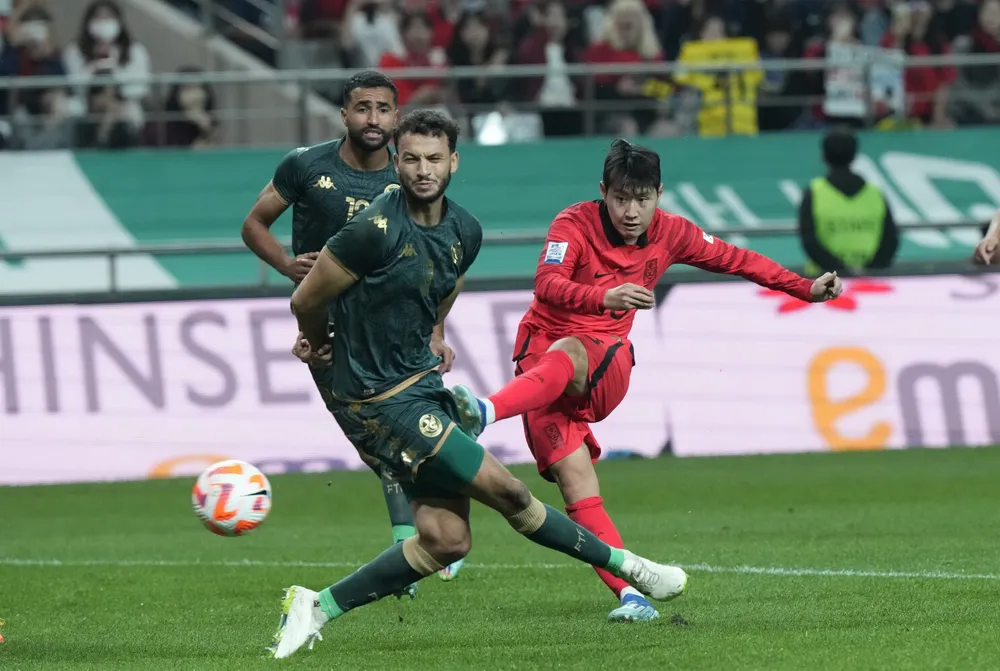 Tiền vệ của PSG Lee Kang-il vừa lập cú đúp trong trận thắng 4-0 Tunisia xếp hạng 29 thế giới. Ảnh: AN. lee-kang-in.jpg