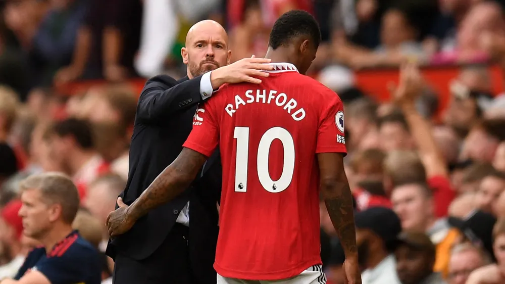 Phong độ không tốt của chân sút số một Man United khiến ông thầy Ten Hag lo lắng. Ảnh: GETTY. super-car-rashford-3.png