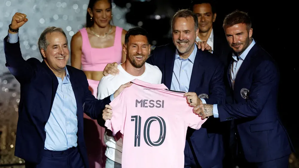 CLB Inter Miami chi tiền cho Messi nhiều nhưng cũng thu lại nhiều từ tên tuổi và tài năng của anh. Ảnh: GETTY. messi-miami-2.jpg