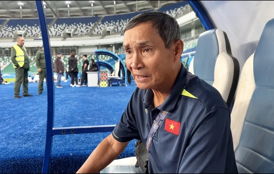 HLV Mai Đức Chung phân tích về trận thua của các học trò. Ảnh: AN. mai-chung.jpeg