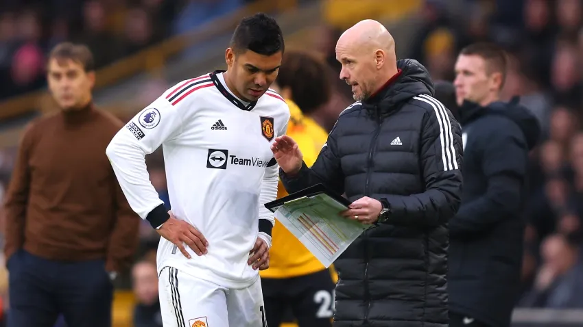 Casemiro có thể ra sân hỗ trợ đồng đội Quỷ đỏ trong trận derby thành Manchester. Ảnh: GETTY. ten-hag-casemiro.jpg