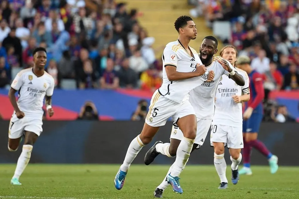 Tiền vệ 20 tuổi sớm tỏa sáng rực rỡ trong màu áo Real Madrid. Ảnh: GETTY. bellingham-kopa-trophy-2.jpg