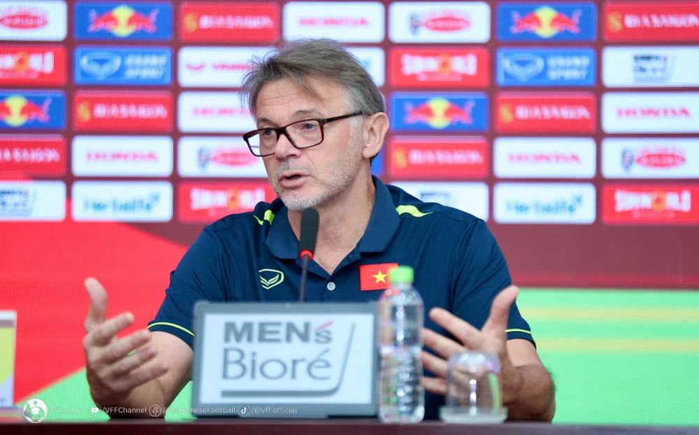 hlv-troussier-nhieu-nguoi-nghi-doi-tuyen-vn-yeu-hon-iraq-the-cung-tot (2).jpg