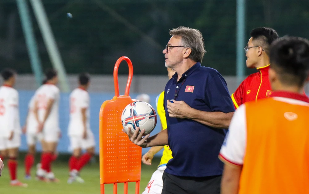 hlv-troussier-nhieu-nguoi-nghi-doi-tuyen-vn-yeu-hon-iraq-the-cung-tot (5).jpg