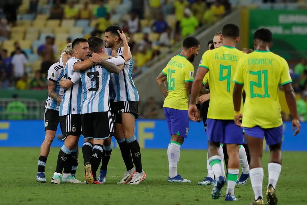 Argentina đã giành chiến thắng sít sao ở Maracana. Ảnh: GETTY. messi-mang-nhoc-con-cua-tuyen-brazil-hlv-scaloni-doi-chia-tay-argentina (4).jpg