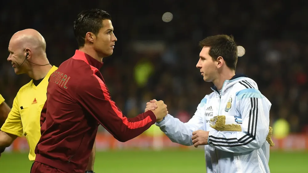 Ronaldo sẽ tham gia trận đấu do Barca tổ chức vinh danh Lionel Messi. Ảnh: GETTY. Lionel Messi