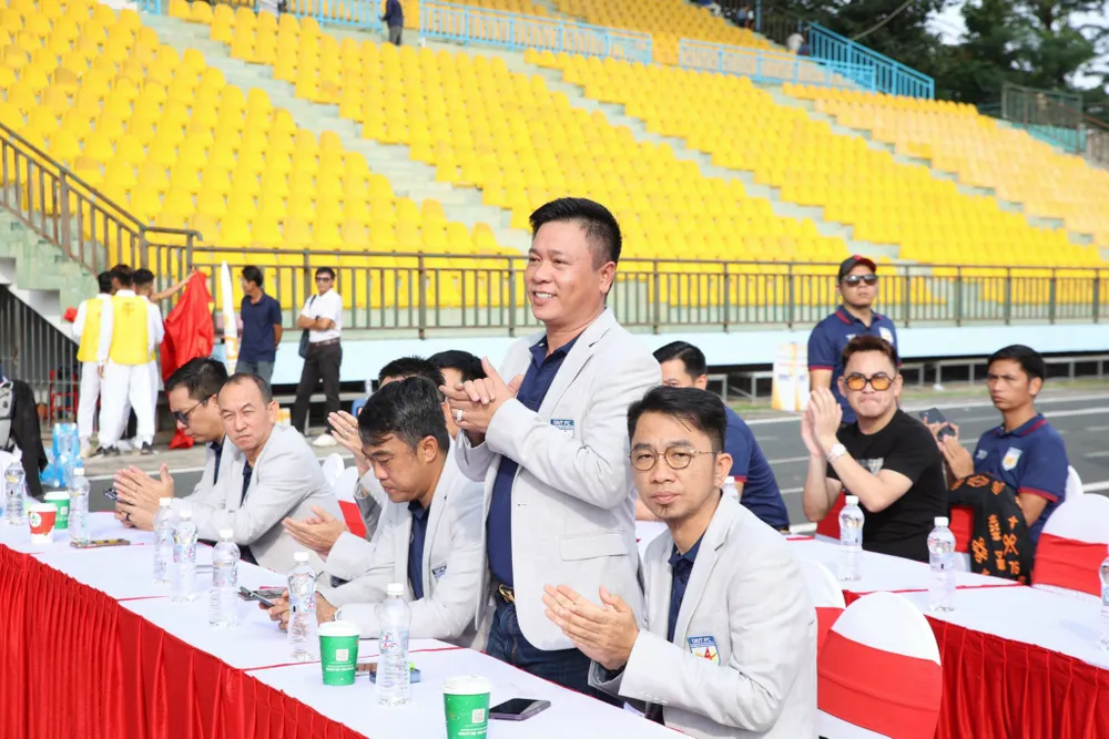 Các nhà tổ chức kỳ vọng sân chơi đáp ứng tốt nhu cầu rèn luyện thể thao cho các doanh nhân và giải đấu ngày càng chất lượng hơn. da-giai-doanh-nghiep-viet-nam-gianh-suat-di-tay-ban-nha (2).jpg