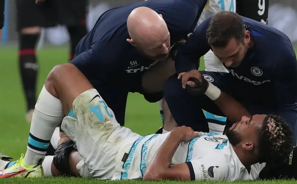 song-ngam-va-bao-chan-thuong-tan-pha-chelsea (2).jpg