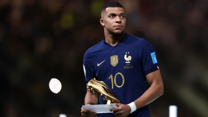 Sau thời Messi và Ronaldo, chân sút trẻ Mbappe của Pháp là một trong những ứng viên nặng ký cho giải thưởng Quả bóng vàng 2024. Ảnh: GETTY. nghi-an-psg-dan-xep-cho-messi-gianh-qua-bong-vang-3-4106.jpg