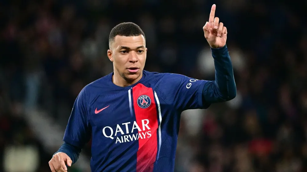 Mbappe chưa có quyết định chính thức sẽ đầu quân cho Real Madrid sau khi cạn hợp đồng với PSG. Ảnh: GETTY. mbappe-lai-bat-ngo-quay-xe-voi-real-chuyen-huong-sang-liverpool-1-4202.jpg
