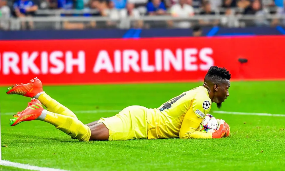 thu-mon-onana-bi-chi-trich-vi-khoac-ao-man-united-bo-doi-tuyen-cameroon (2).jpg