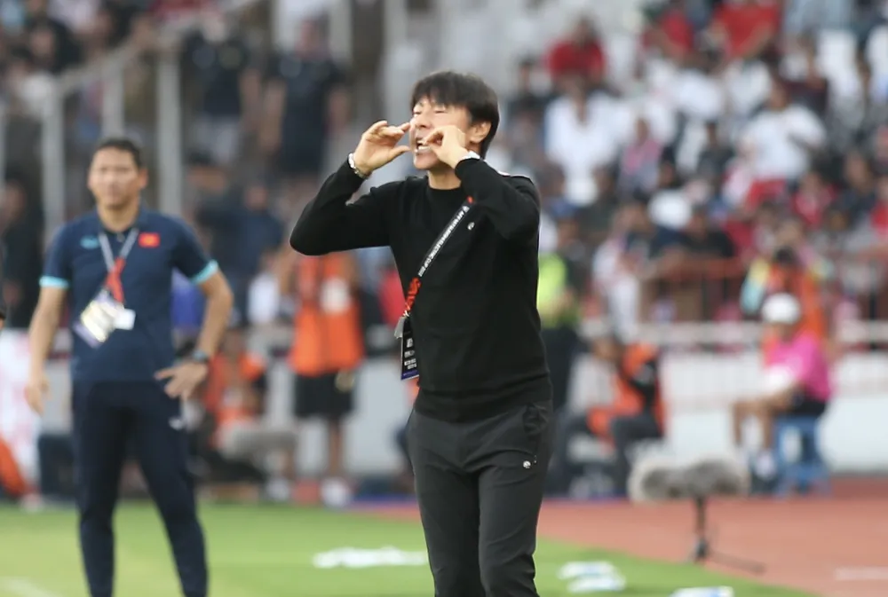 hlv-shin-tae-yong-chua-bao-gio-thang-tuyen-viet-nam-va-noi-am-anh-troussier (2).jpg