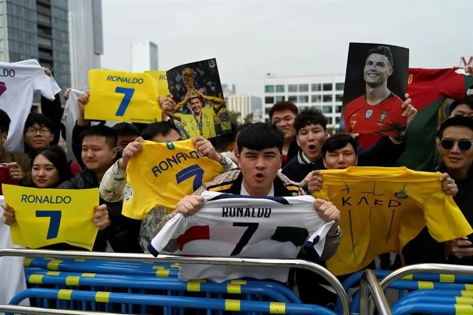 Người hâm mộ Ronaldo đông đảo ở Trung Quốc. Ảnh: GETTY. ronaldo-bi-cac-nha-to-chuc-tour-du-dau-trung-quoc-choi-xau (1).jpg