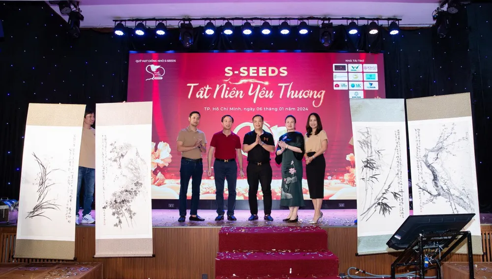 tet-nghia-tinh-cua-thuy-trang-va-long-nhan-ai-tu-hat-giong-nho (10).jpg