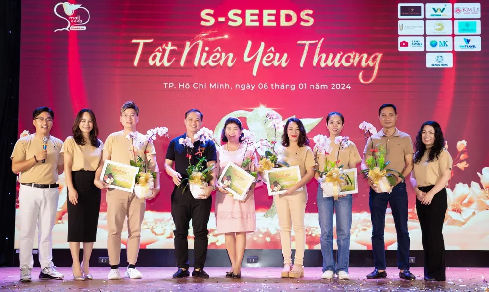 tet-nghia-tinh-cua-thuy-trang-va-long-nhan-ai-tu-hat-giong-nho (9).jpg