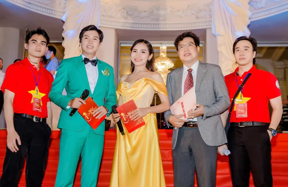 mc-tai-dang-da-nang-tu-duong-chay-marathon-den-giai-mai-vang (6).jpg