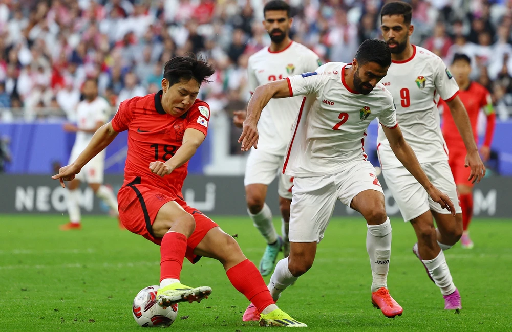 hlv-klinsmann-khuyen-cau-thu-han-quoc-tranh-cang-thang-khi-gap-keo-duoi-jordan (1).png