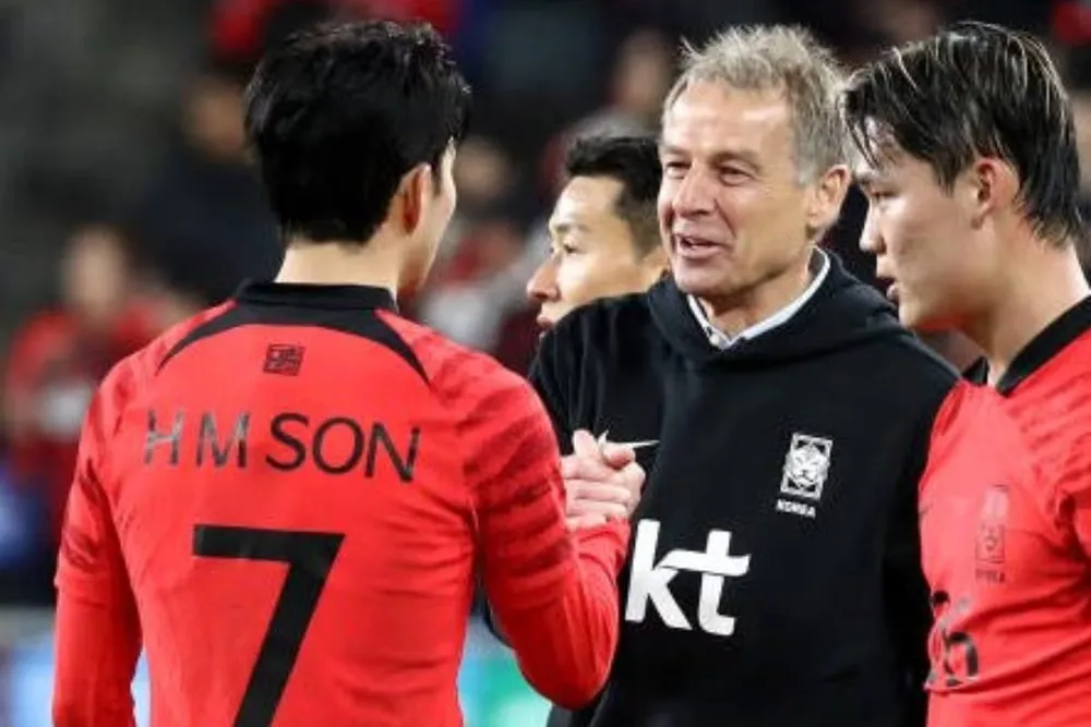 hlv-klinsmann-khuyen-cau-thu-han-quoc-tranh-cang-thang-khi-gap-keo-duoi-jordan (3).jpg
