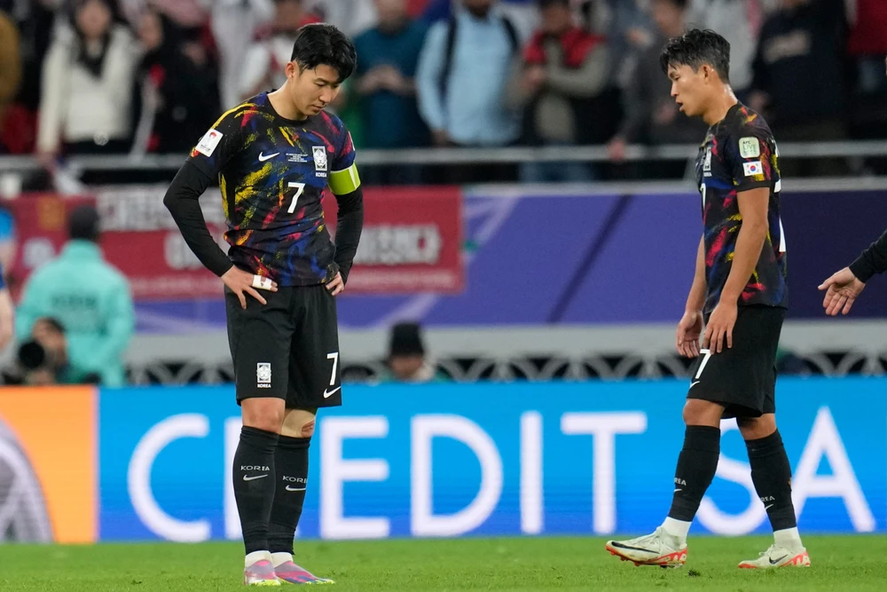 hlv-klinsmann-bi-sa-thai-do-yeu-kem-hay-vi-cac-ngoi-sao-han-quoc-danh-nhau (5).jpg