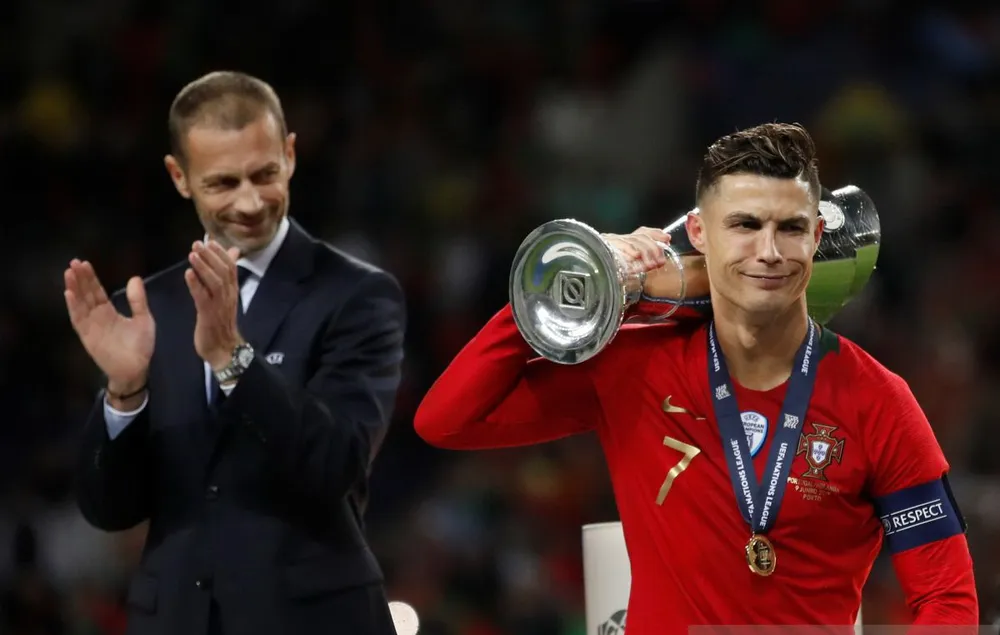 hlv-mourinho-noi-dieu-bat-ngo-ve-ronaldo (1).jpg