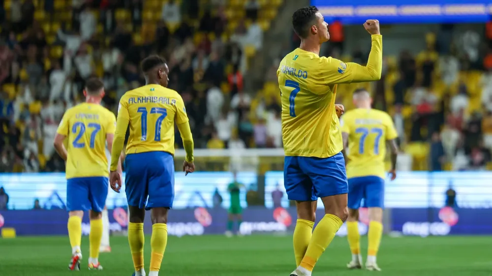 ronaldo-tiep-tuc-danh-bai-messi (3).jpg