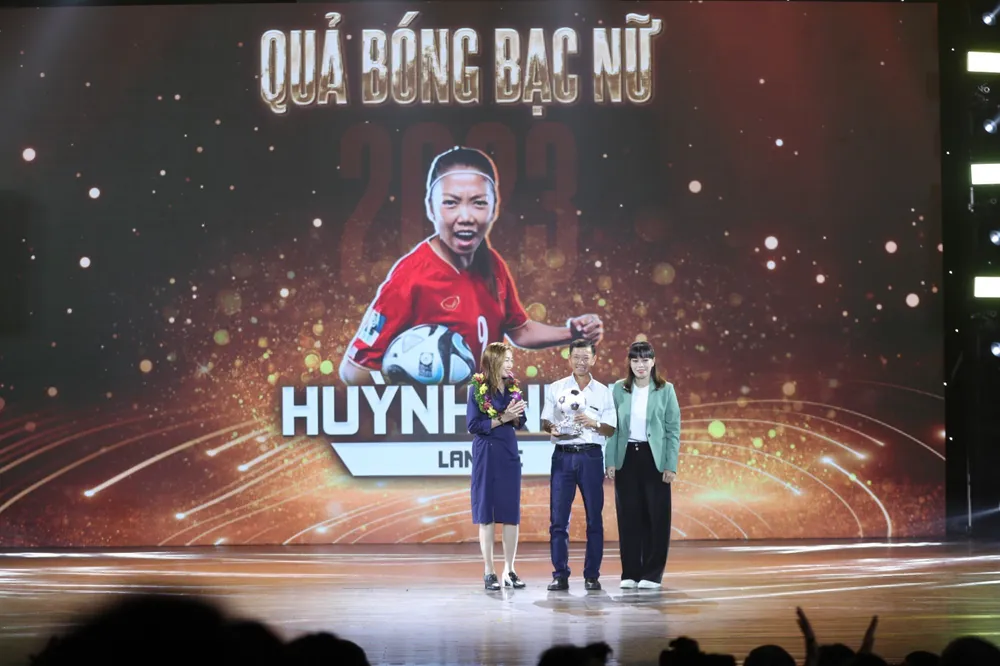 ai-giu-ky-luc-gianh-qua-bong-vang-nhieu-nhat-viet-nam (3).jpg