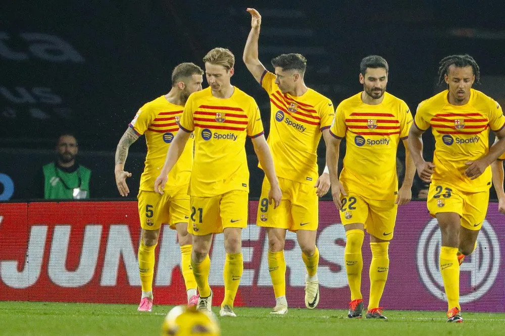 lewandowski-qua-mat-messi-va-ronaldinho (2).jpg