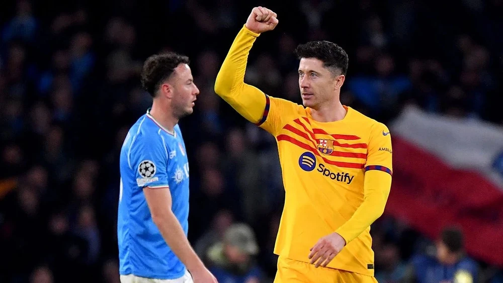 Lewandowski vừa phá vỡ kỷ lục của Messi sau bàn thắng vào lưới Napoli. Ảnh: GETTY. lewandowski-lai-pha-ky-luc-cua-messi (2).jpg