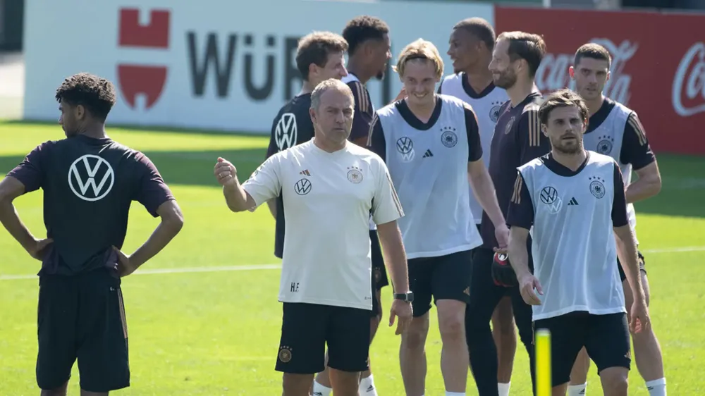 barca-chieu-mo-hlv-hansi-flick-the-cho-xavi (1).jpg