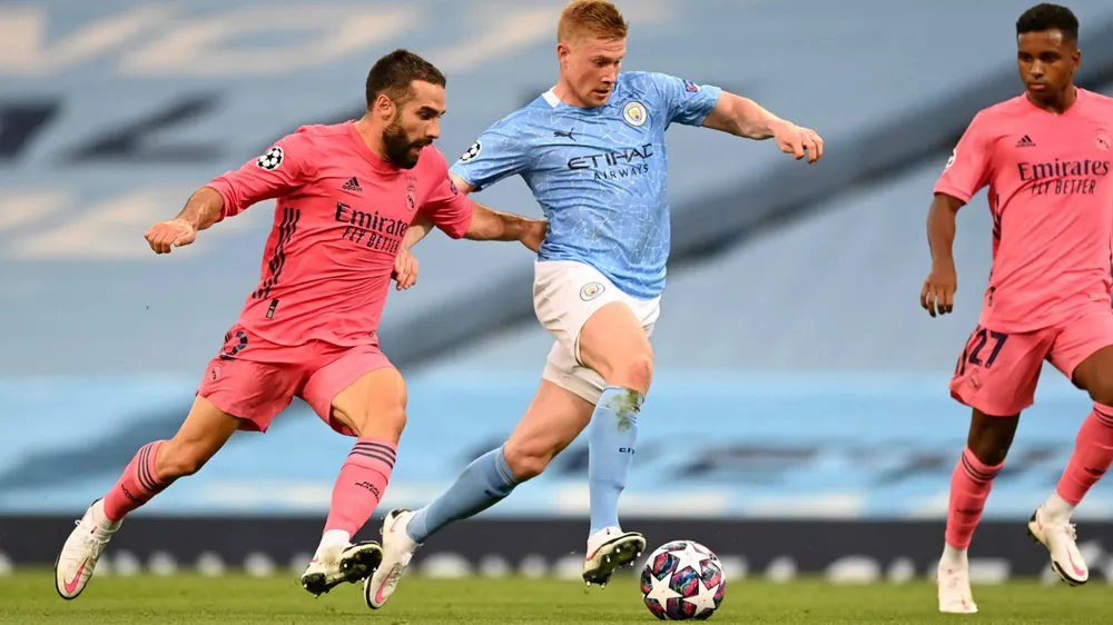 Bruyne có lẽ cần thử thách mới ở tuổi lão tướng, sau nhiều năm gắn bó với Man City. Ảnh: GETTY. bruyne-tu-choi-clb-cua-ronaldo-muon-ve-choi-cung-messi (3).jpg