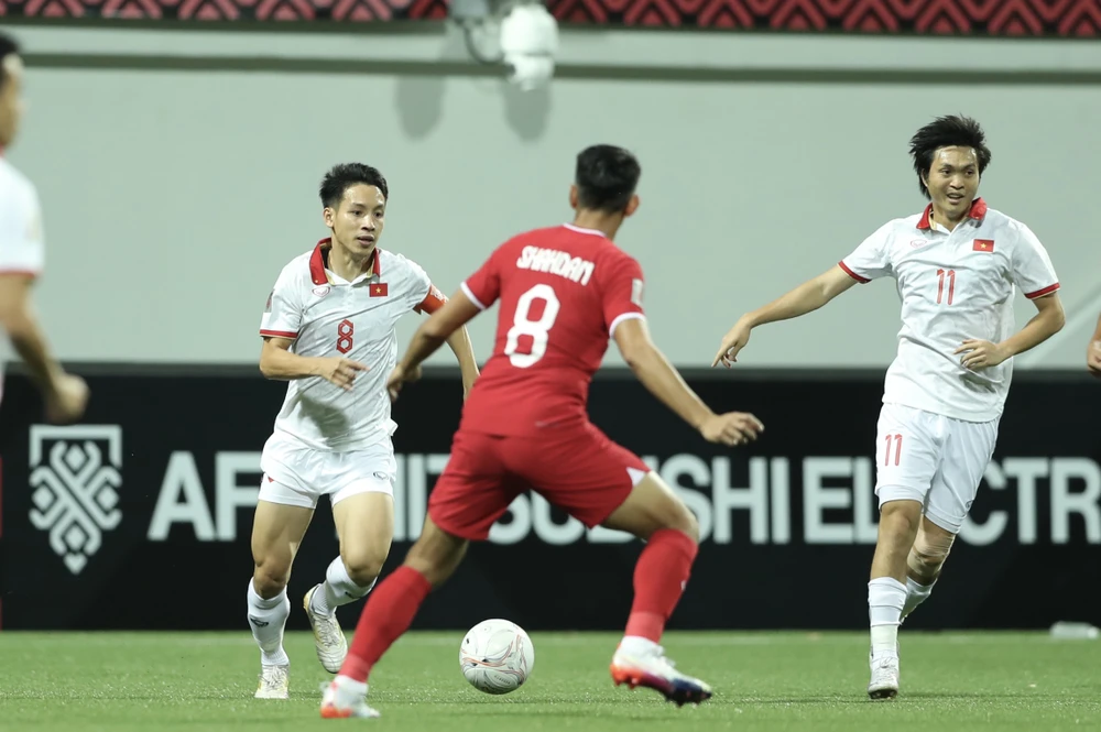 Các cựu binh Tuấn Anh và Hùng Dũng đang bị chấn thương chờ hồi phục. Ảnh: ANH PHƯƠNG. hlv-troussier-trieu-tap-60-cau-thu-len-tuyen.JPG