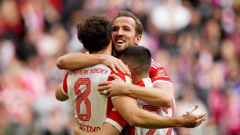 Harry Kane và đồng đội ăn mừng trong trận thắng lớn Mainz. Ảnh: GETTY. Harry Kane