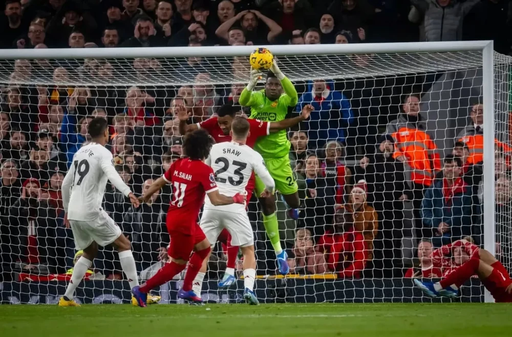 Thủ môn Onana chưa làm quên người cũ De Gea. Ảnh: GETTY. sai-lam-khong-the-sua-chua-cua-hlv-ten-hag (3).jpg