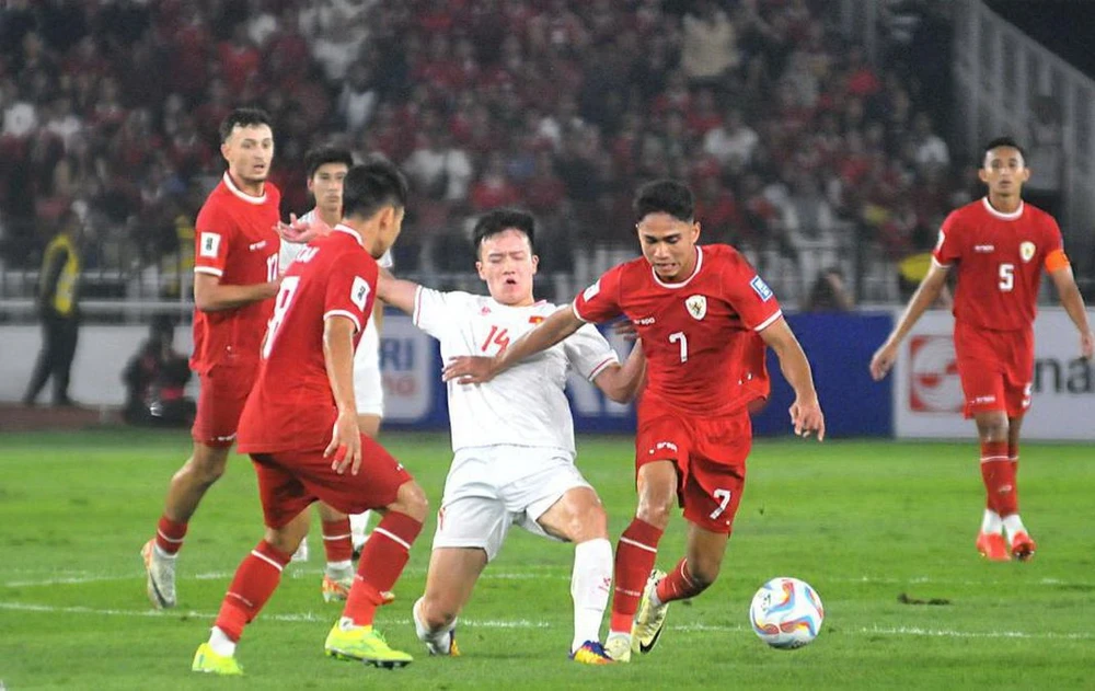 5 cầu thủ Indonesia bị sốt khiến ông Shin lo lắng cho trận tái đấu Việt Nam ngày 26-3. Ảnh: AN. 5-cau-thu-indonesia-bi-sot-truoc-tran-tai-dau-viet-nam (2).jpeg