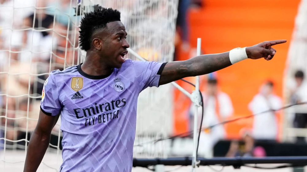 vinicius-bat-khoc-ve-noi-dau-bi-phan-biet-chung-toc (2).jpg