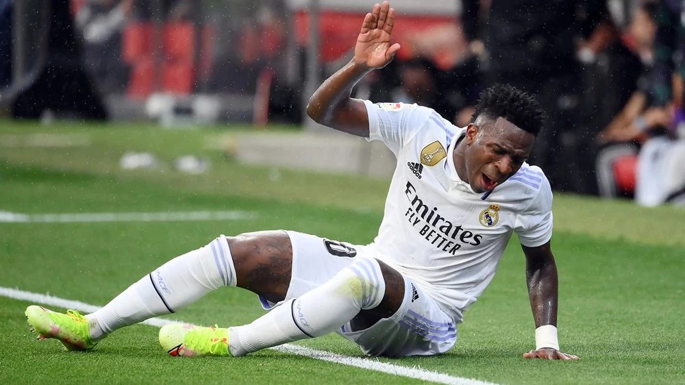 vinicius-bat-khoc-ve-noi-dau-bi-phan-biet-chung-toc (3).jpg