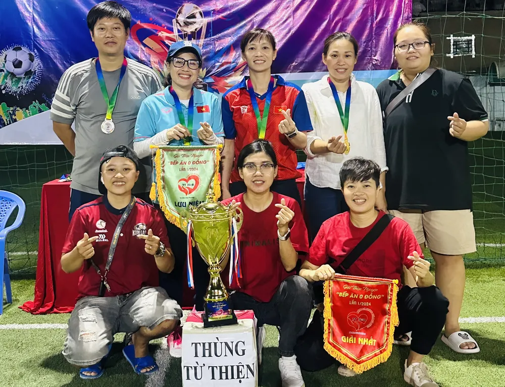 Thùy Trang cùng những người bạn tổ chức giải đấu thiện nguyện giúp đỡ tuyển thủ Vũ Thị Hoa và gom góp cho bếp ăn 0 đồng. Ảnh: TT. bếp ăn 0 đồng