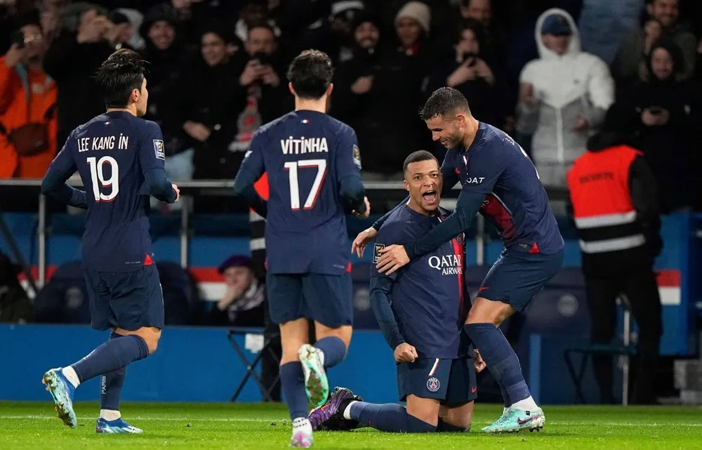 bi-doi-xu-te-mbappe-qua-chan-nan-o-psg (1).jpeg