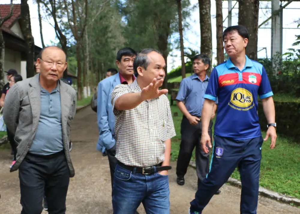 han-quoc-phong-van-11-hlv-khong-loai-tru-ong-park-hang-seo (1).jpg