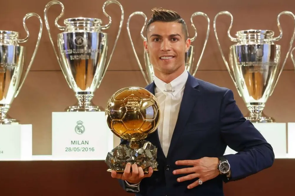 Liên đoàn bóng đá Hong Kong muốn mời Ronaldo thi đấu mà không phải Messi. Ảnh: GETTY. lang-bong-hong-kong-chua-tha-thu-cho-messi-ngo-loi-moi-ronaldo (3).jpg